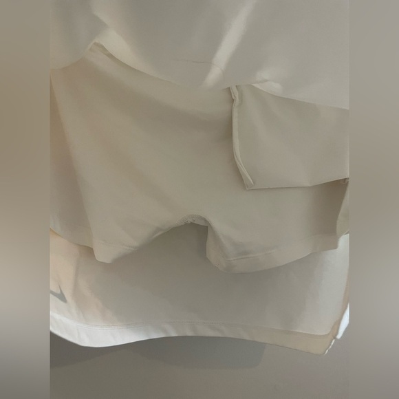 White Nike Golf Tennis Athletic Skort with built in shorts - Picture 6 of 6